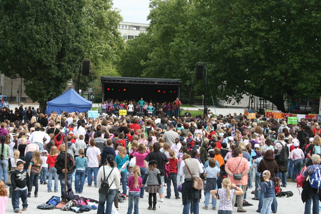 gal/2010/2010 Saitentwist Weltkindertag Burgplatz Essen 20.09.JugendhilfegGmbH Essen/2010 Saitentwist Weltkindertag Burgplatz Jugend Hilfe gGm20.09. 060.jpg